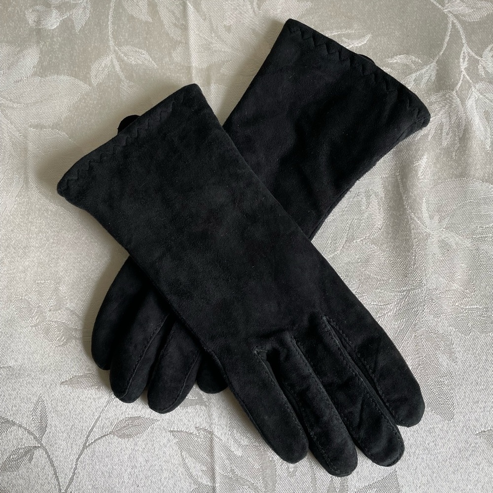 NWOT Black Suede Gloves
